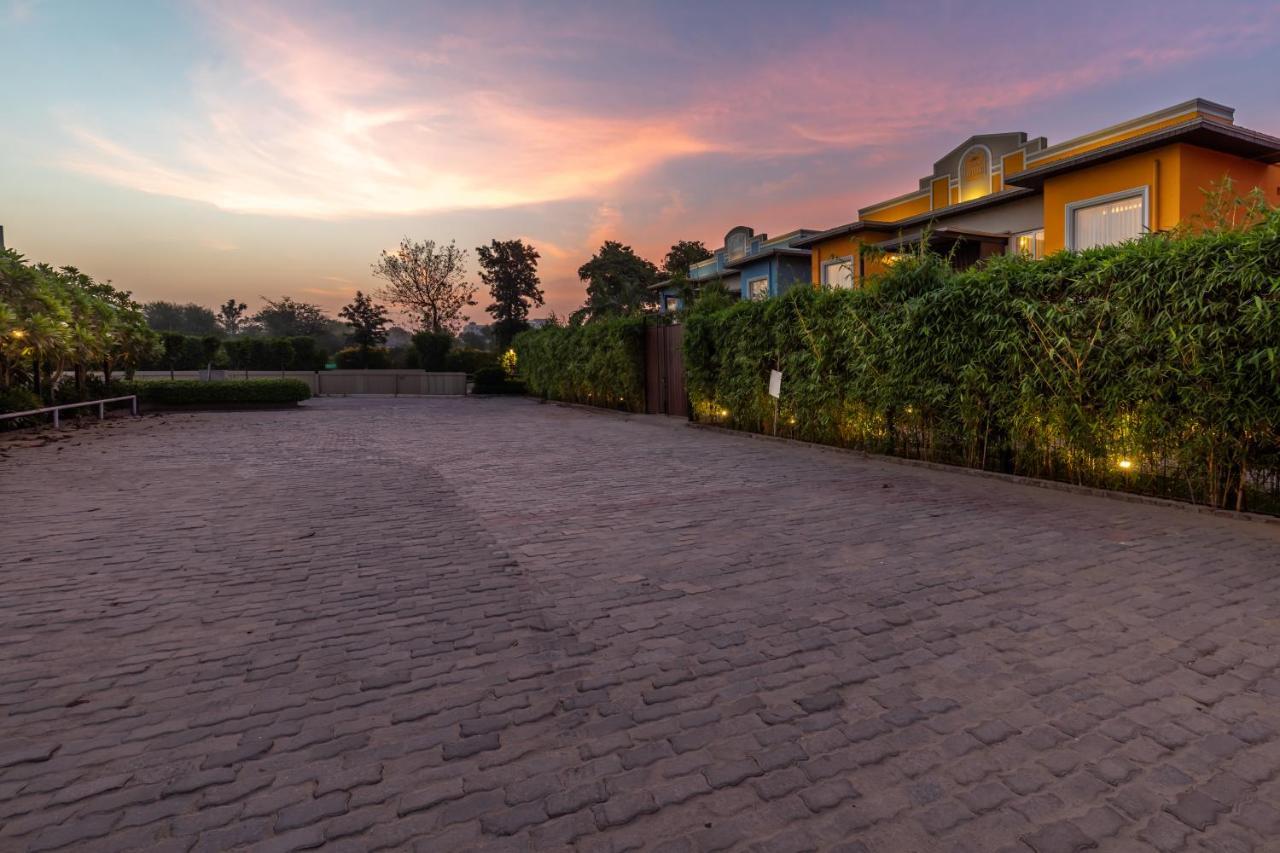Downtown Resorts Nh8 Dharuhera Exterior photo